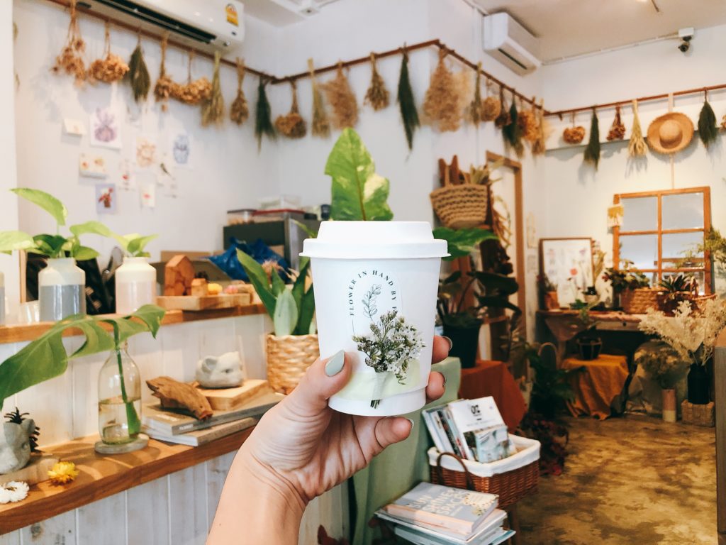 『FLOWER IN HAND BY P.』アーリーエリアのインスタ映えするカフェ バンコクLABタイ語学校